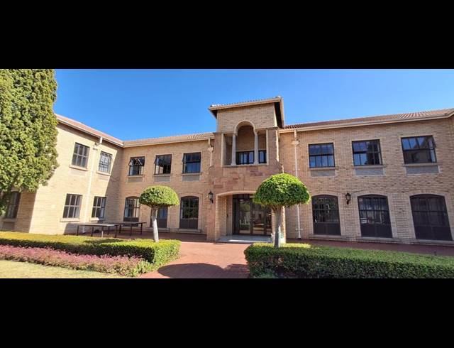 BUSINESS PROPERTY TO RENT IN BRYANSTON